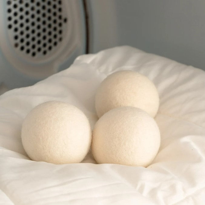 Set 3 bile de lana pentru uscatorul de rufe, Zola®, 7 cm, 100% naturale, lana de oaie, reduc timpul de uscare Set 3 bile de lana pentru uscatorul de rufe, Zola®, 7 cm, 100% naturale, lana de oaie, reduc timpul de uscare